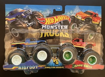MATTEL HOT WHEELS MONSTER TRUCK BIGFOOT VS SNAKEBITE - New in Package!!!