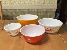 Vintage Pyrex Friendship Set of 4 Mixing Nesting Bowls Good Condition