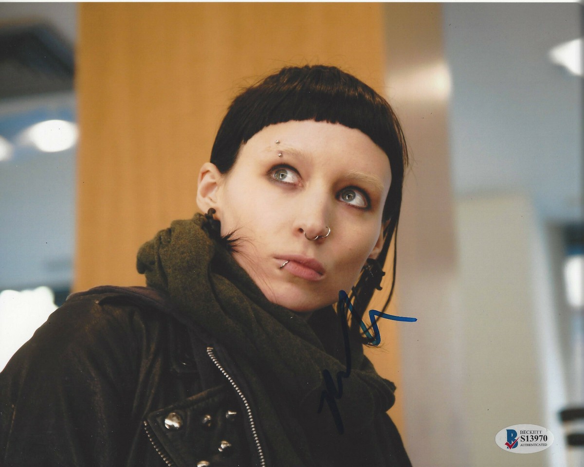 ROONEY MARA SIGNED THE GIRL WITH THE DRAGON TATTOO 8X10 PHOTO 2