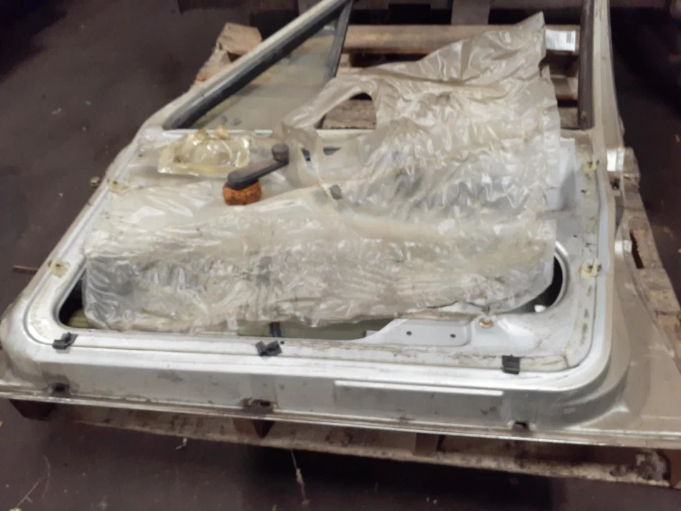 Used Front Right Door fits: 1987 Volkswagen Jetta 4 Dr manual Front Right Grade - Изображение 2 из 4