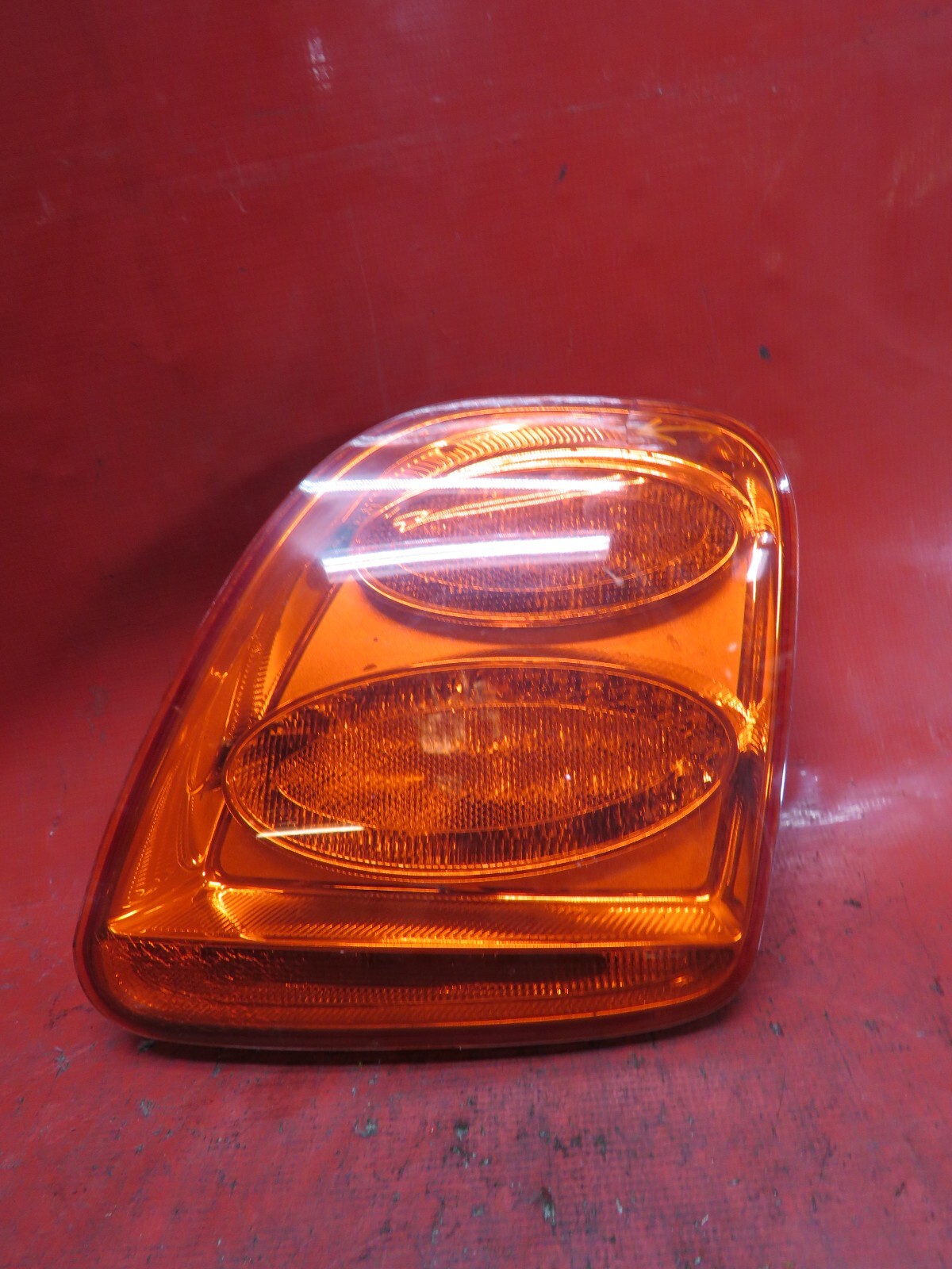 2006 BENTLEY FLYING SPUR RIGHT PASSENGER SIDE TAIL LIGHT