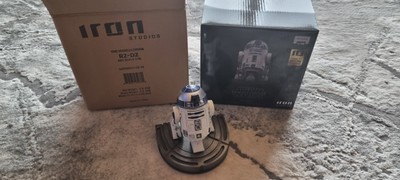 Iron Studios Star Wars R2-D2  auf Plattform 