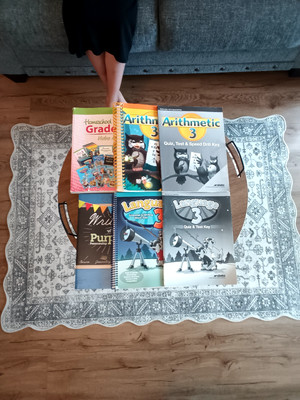 Abeka 3rd Grade language and arithmetic lot (6 books)