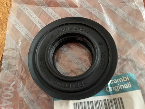Fiat Scudo, Ulysse NEW GENUINE rear wiper motor spindle nut 1400137380 6C1 - Picture 2 of 4