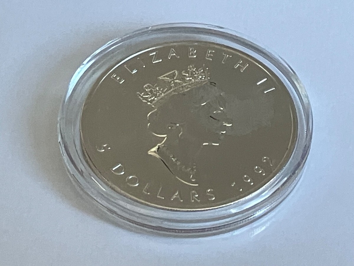 1oz 2015 Canadian Maple Leaf 5ドル 銀貨 2015 CANADA UK Queen Elizabeth II MAPLE LEAF 1 OZ Genuine