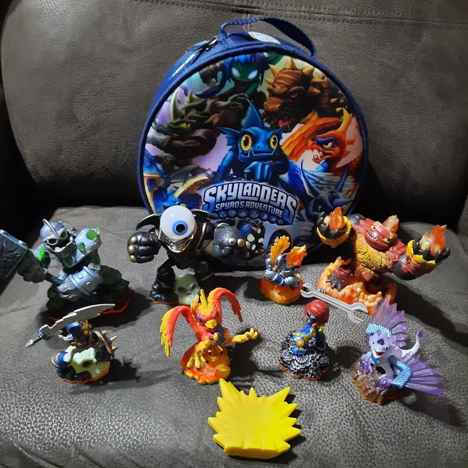10 pcs Skylanders Spyro's Adventure Zip Case  with 9 Figures Excellent Condition Foto 3 de 4