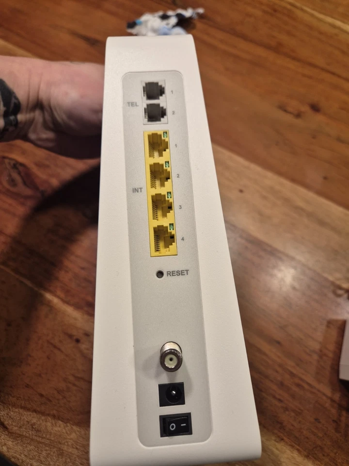 Unitymedia Connect Box CH7465LG-LC WLAN Router Modem weiß - Bild 3 von 4