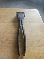  ANTIQUE VICTOR TRADE MARK HEAVY DUTY 10" FENCING PLIERS . FARM, RANCH.
