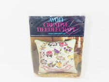 Avon Thirteen Original Colonies Pillow Creative Needlecraft Crewel Kit NOS, Nice