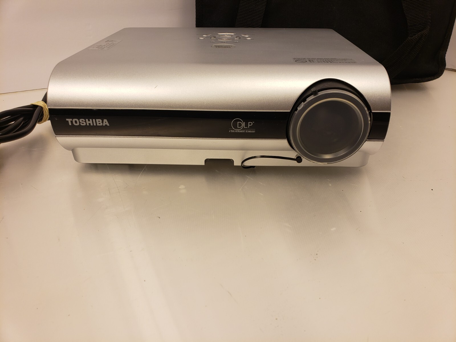 TOSHIBA TDPS25 DLP PROJECTOR eBay