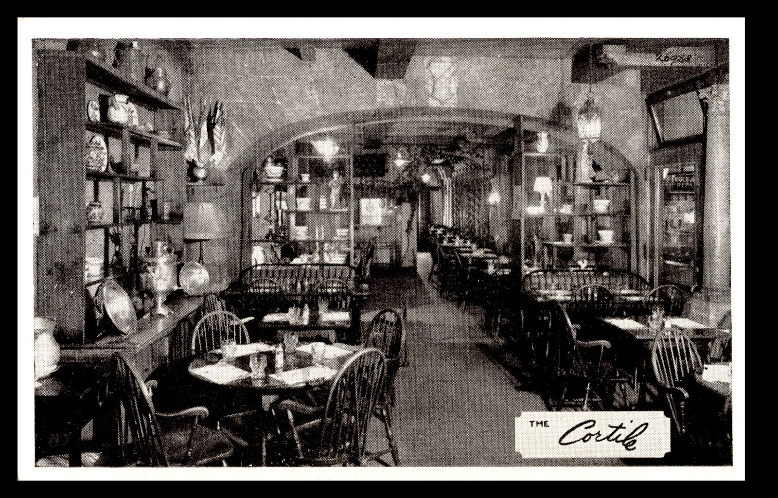 [H4] Postcard Unused, The Cortile Restaurant Just Off 5th Avenue New York City