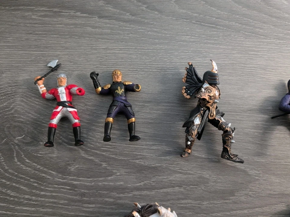 Lote de 10 figuras de acción medievales de Papo Foto 2 de 4