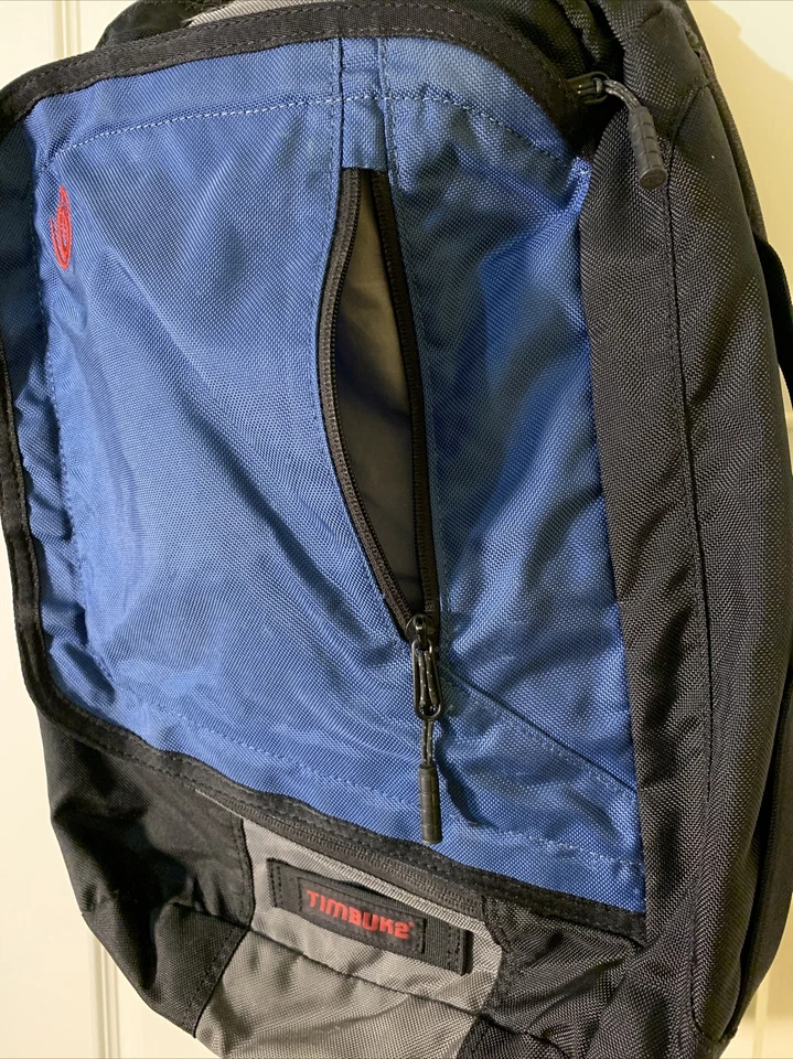 TIMBUK2 Mochila Acolchada Laptop Maletín Abridor de Botellas Negro y Azul Foto 4 de 4