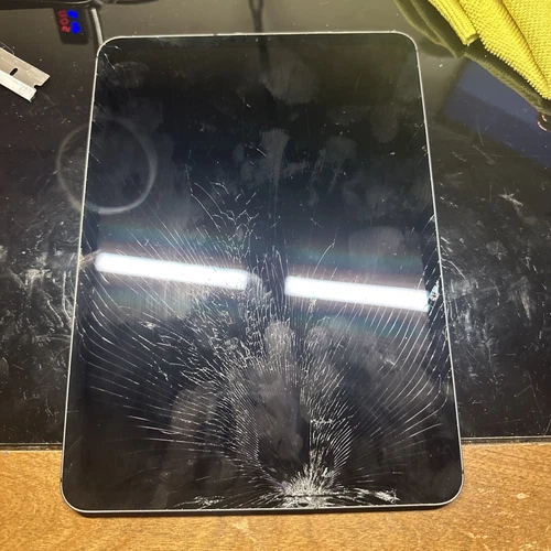 Apple iPad Pro 11-inch A2013  1 TB, Wi-Fi + 4G, 11 in - Space Gray