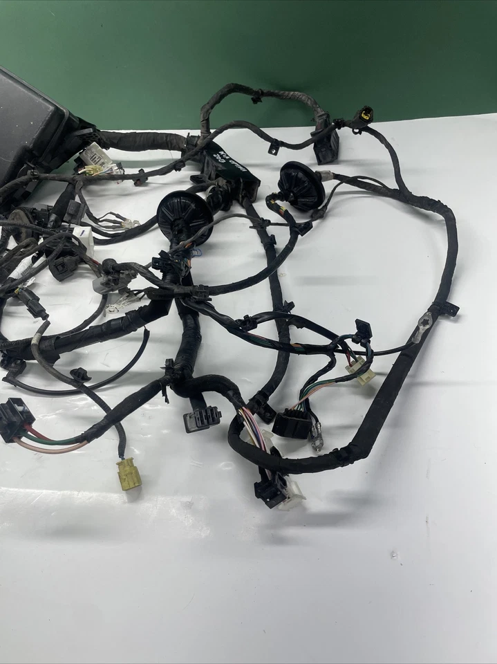 Arnés de cables KIA Optima 2013 debajo del capó con caja de espoleta OEM Foto 2 de 4