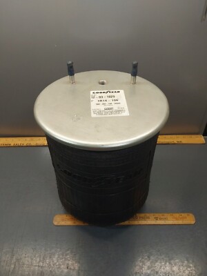 New Genuine Goodyear 1R14-106 Air Spring, Rolling Lobe. MCI 12-03-1029