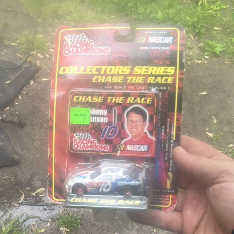 Racing Champions 1:64 Chase the Race Johnny Benson #10 Valvoline 2001 Chevy