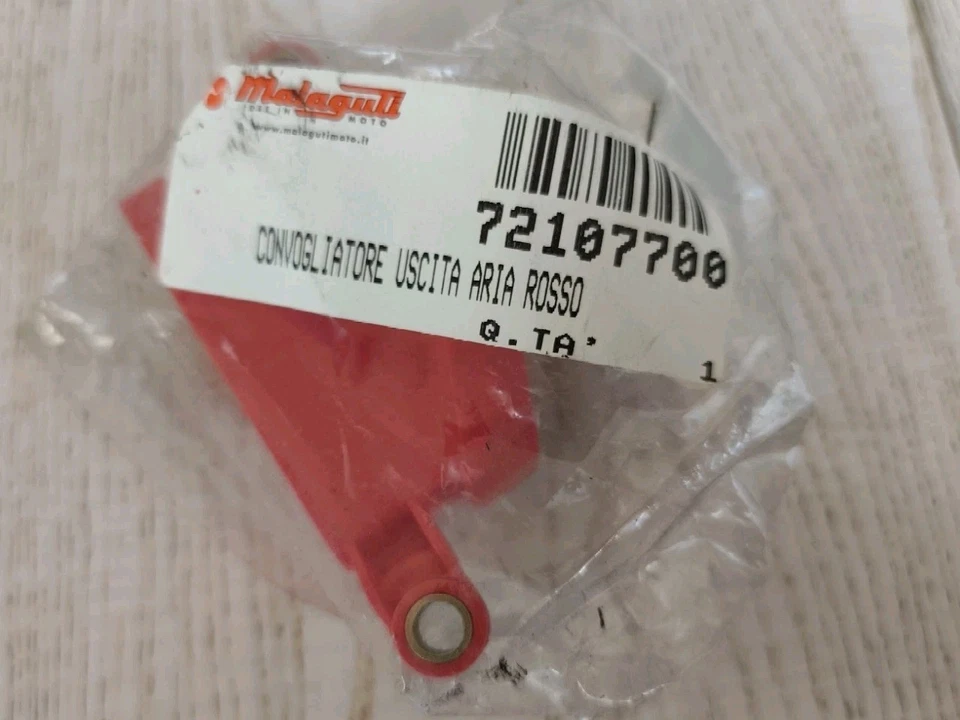 Malaguti Phantom F12 50 convogliatore Rosso Uscita Aria Originale 72107700 - Imagen 4 de 4