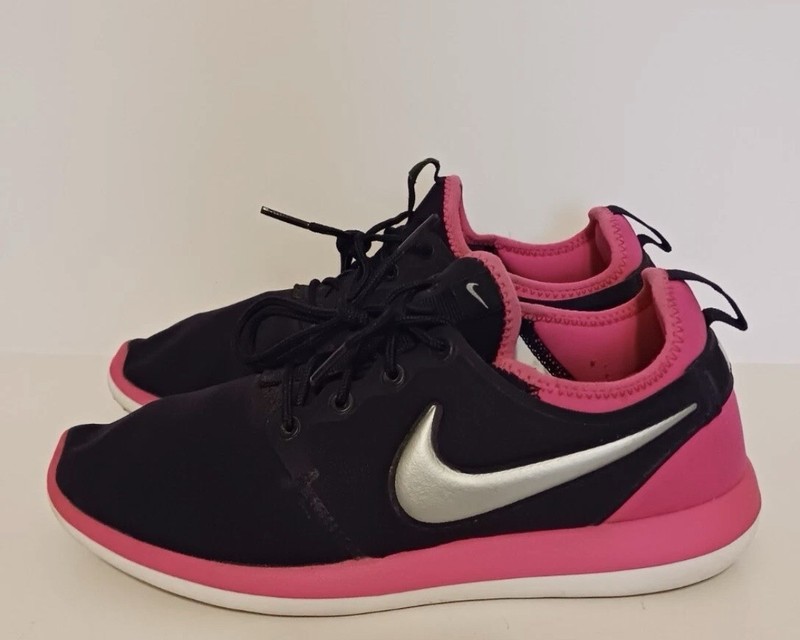 Nike Roshe II Girls Size 6Y Pink & Black Lightweight Running Shoes / Sneakers