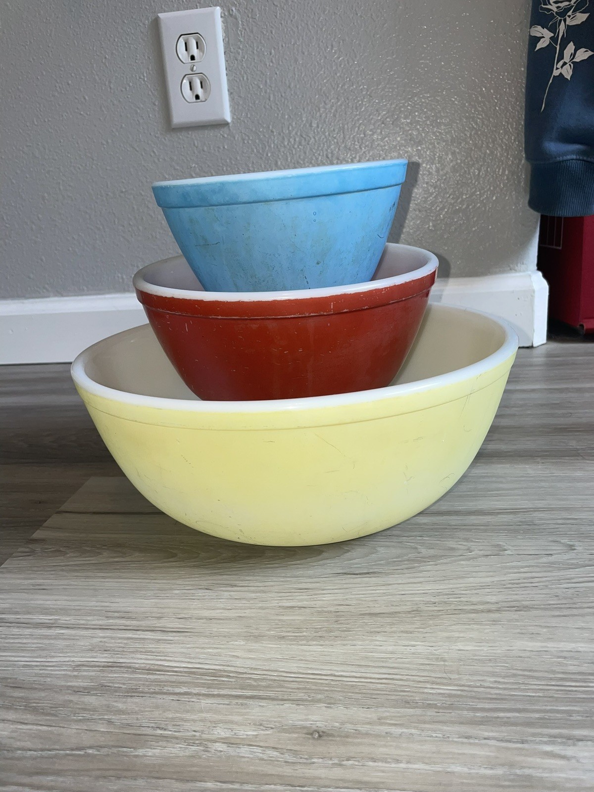 Set Of 3 Vintage Pyrex Nesting Mixing Bowls, Primary Colors-Blue, Red & Yellow