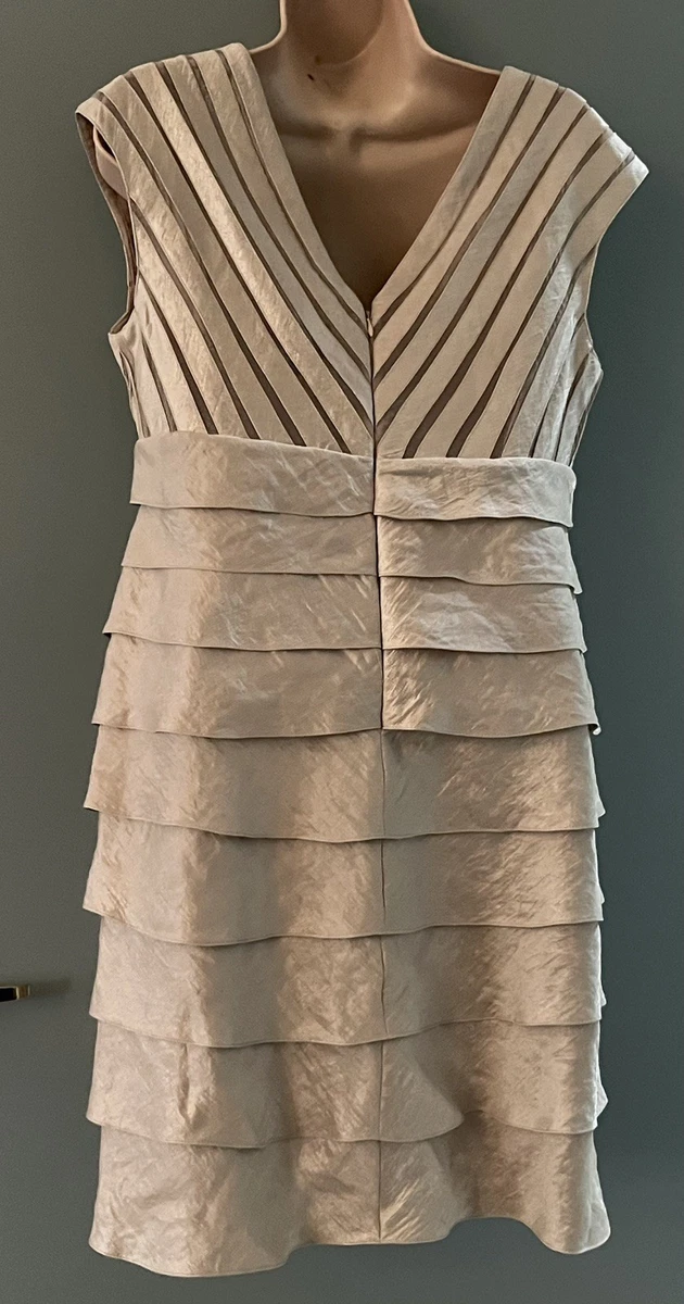 Vestido de Ocasión Vaina a Rayas Doradas Adrianna Papell Cuello en V Sin Mangas 10/12