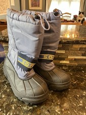 Big Kids Size 4 Unisex Snow Boots In Great Condition