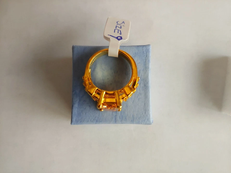 Женское кольцо с топазом из золота 18 карат размер 9 - Изображение 3 из 4