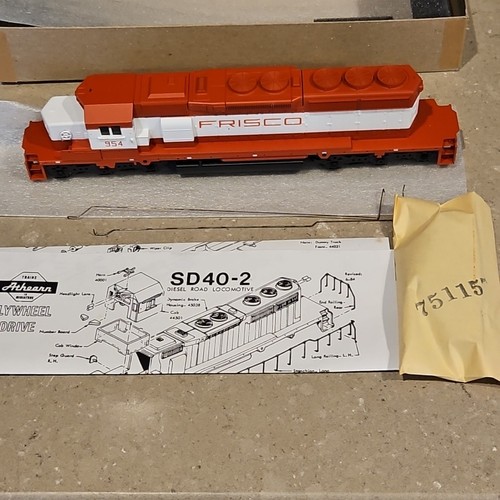 Athearn 4430 Blue Box HO SD40-2 Powered FRISCO #954 DC NIB - Picture 3 of 16