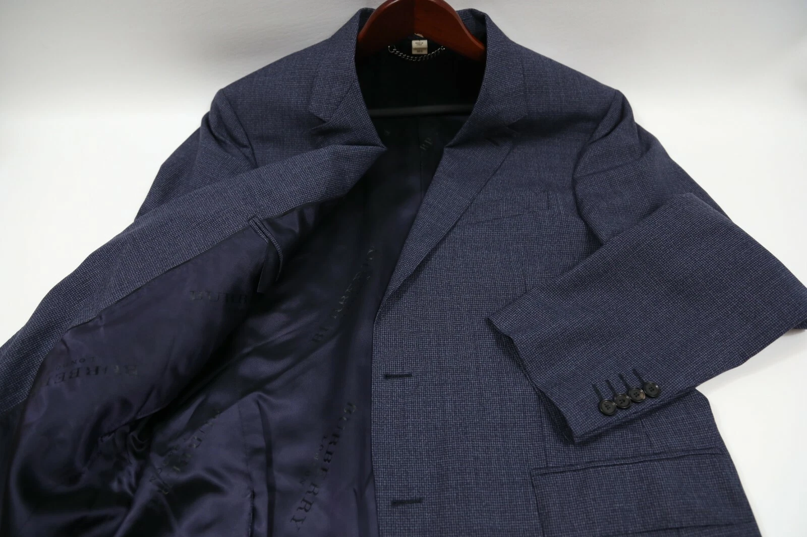 Burberry — #905   Burberry London Two Button 100% Wool Blazer Jacket Size 40 MADE IN ITALY