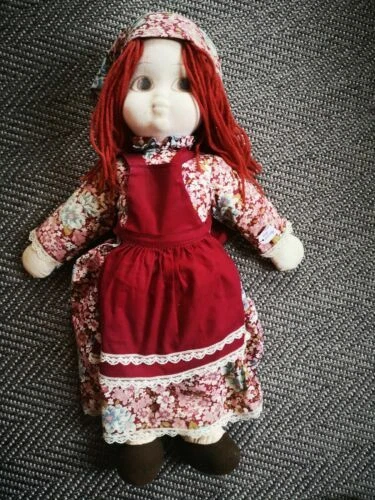 Poupées anciennes Bella chiffon