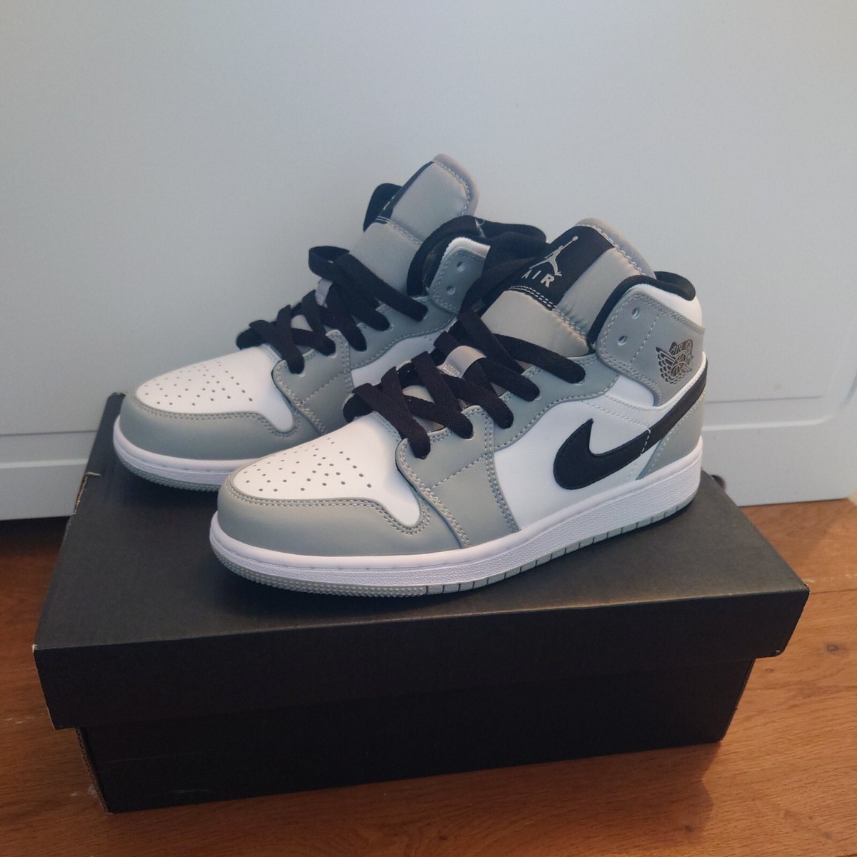 nike air jordan 1 mid smoke grey size 5