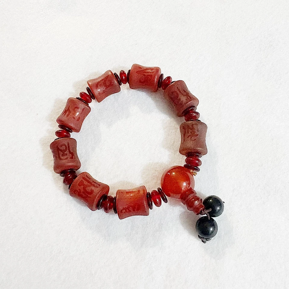 Brazalete de piedras preciosas rojas mantra de seis sílabas usado - Om Mani Padme protección contra zumbidos Foto 2 de 2