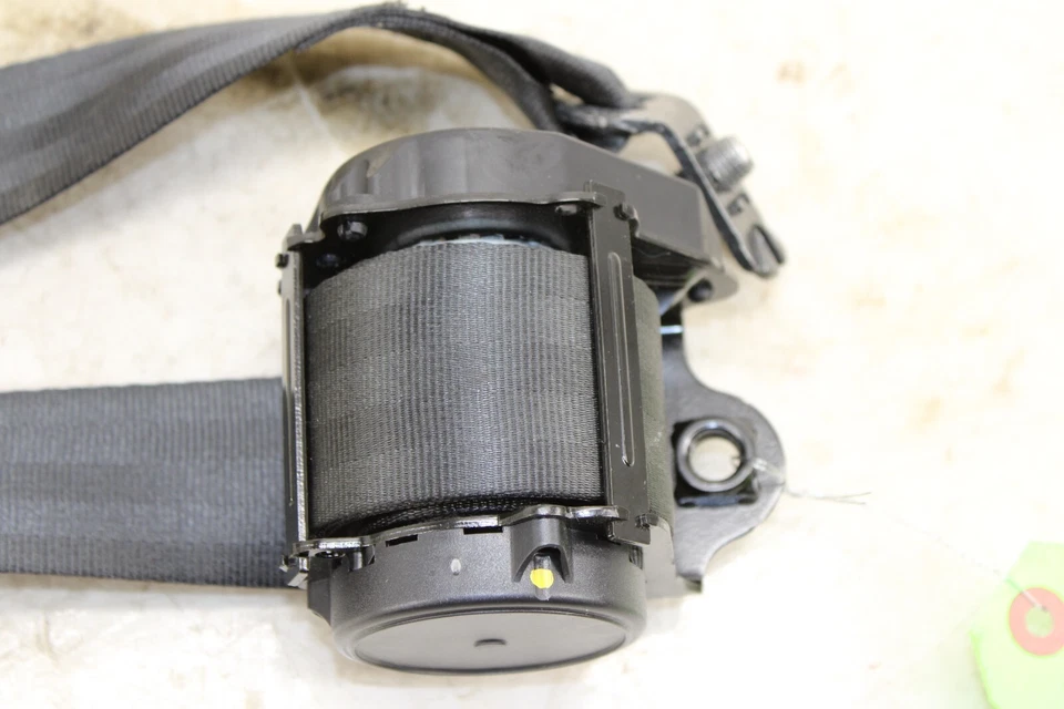 Cinturón de seguridad trasero izquierdo Volkswagen GTI 2015-2021 OEM GW62 Foto 2 de 4