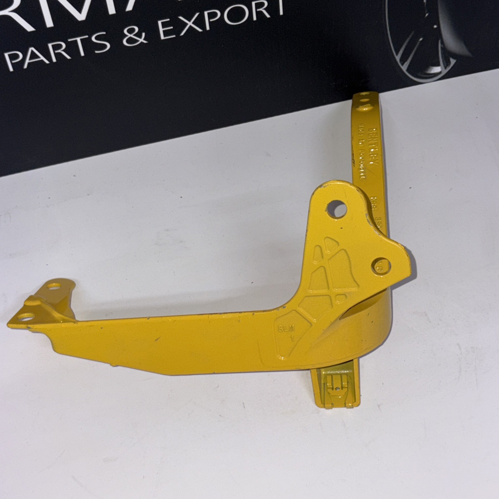 Bentley 3SD 821 132 F Bracket. Oem #3207