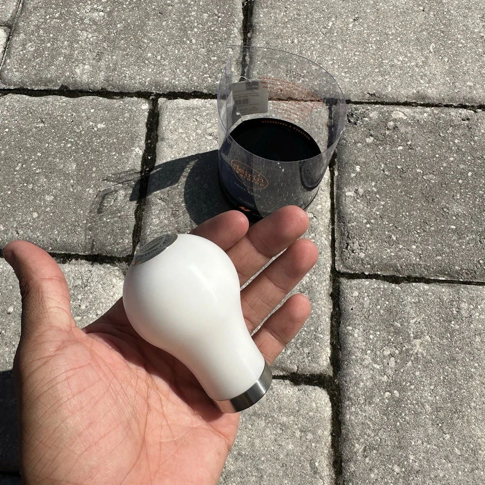 Perilla de cambio Mishimoto Delrin Tear Drop MATG 2023 Miatas At The Gap limitada a 100 Foto 2 de 4