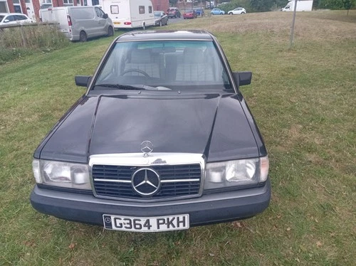Mercedes 190e - Picture 2 of 20