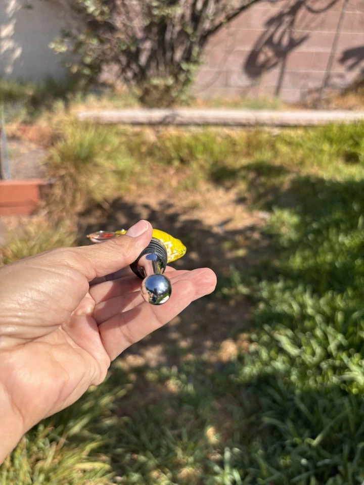 Coastal 黄色鹈鹕玻璃葡萄酒瓶塞 — 第 4/4 张图片