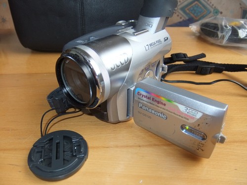 Panasonic NV-GS120 Mini DV Camcorder Leica Objektiv + viel Zubehör