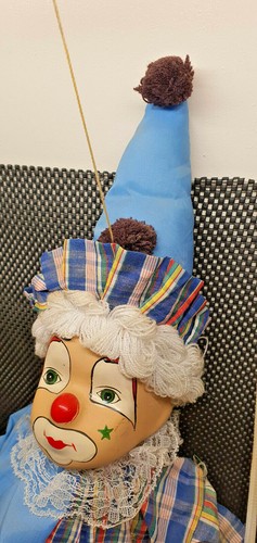 Antik Clown Marionette aus Porzellan Clown Latzhose Blau Gestreift Sammlung - Bild 5 von 9