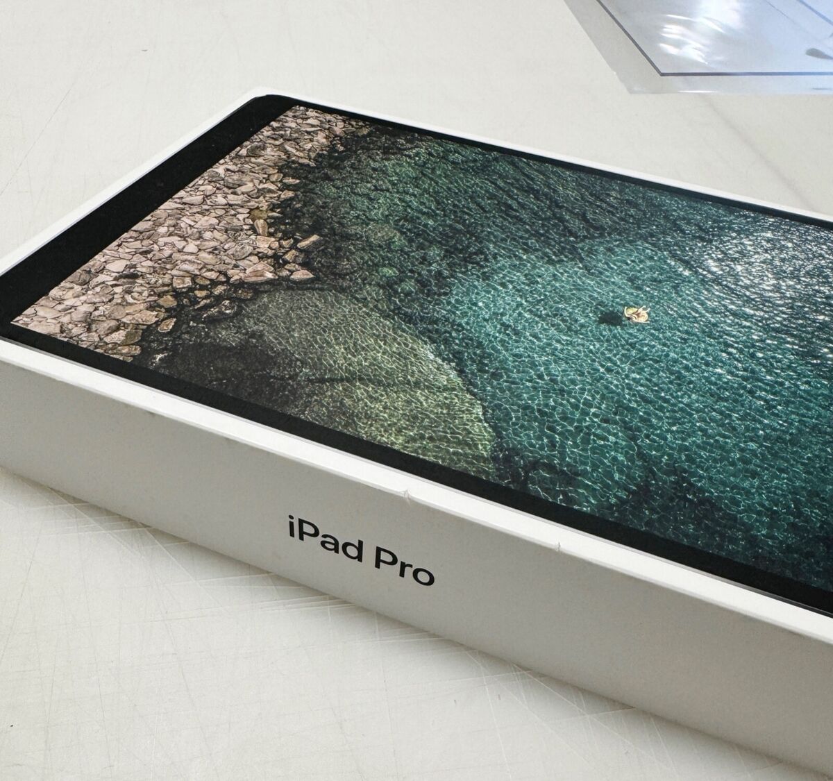Apple iPad Pro 1st Gen. 256GB, Wi-Fi, 10.5 in - Silver + Apple iPad Pro 1st Gen. 256GB, Wi-Fi, 10.5 in - Silver +