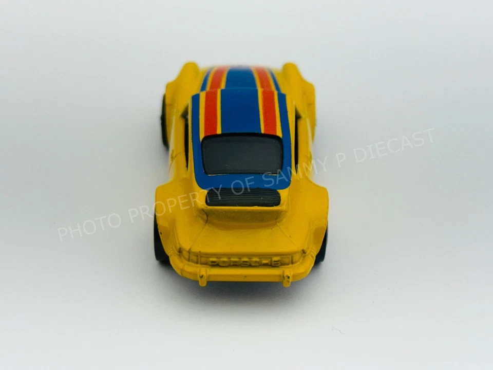 Hot Wheels Redline PORSCHE CARRERA 911 Yellow Enamel Flying Colors Very Nice !! - Image 4 of 4