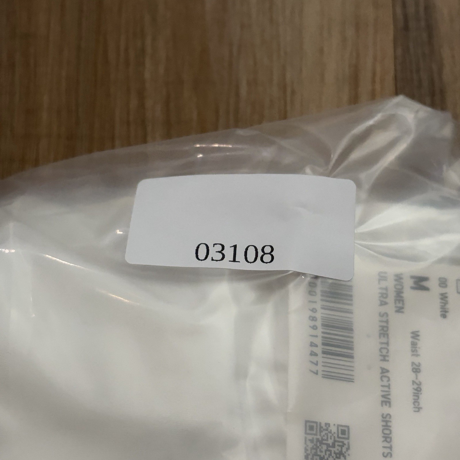 Uniqlo Women ULTRA STRETCH ACTIVE SHORTS Size Medium White NWT thumbnail 7