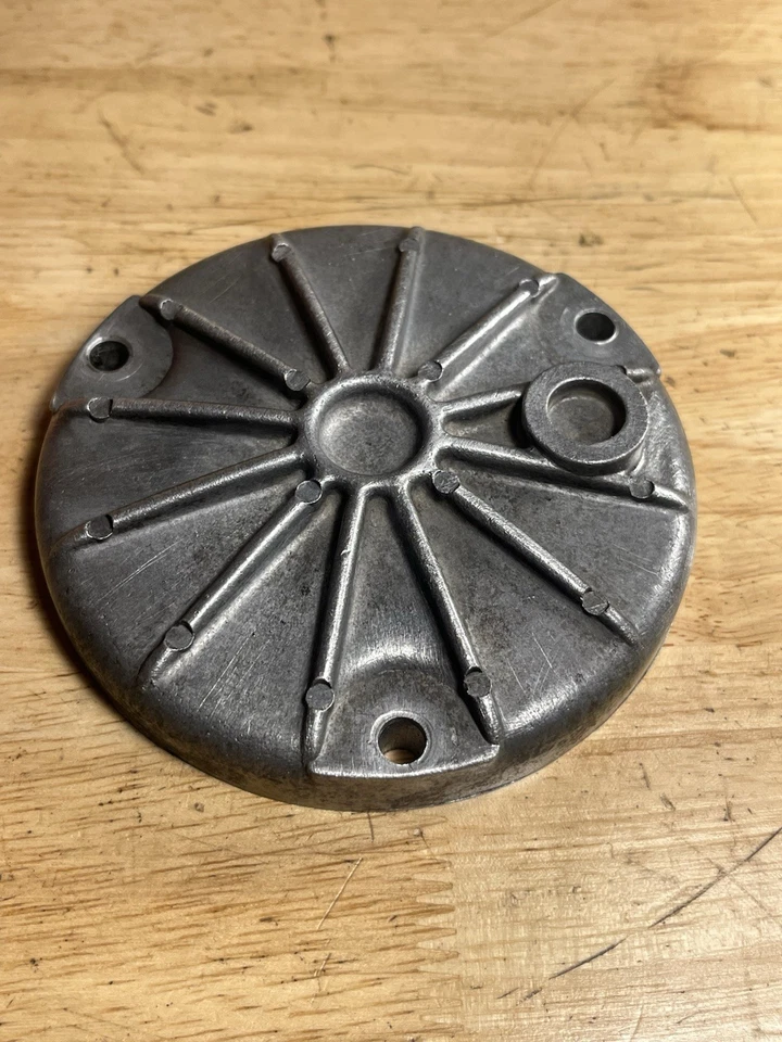 1977-1983 Suzuki GS550 GS550L OEM Engine Oil Filter Cover w/ NEW Filter & Gasket - Image 2 of 4