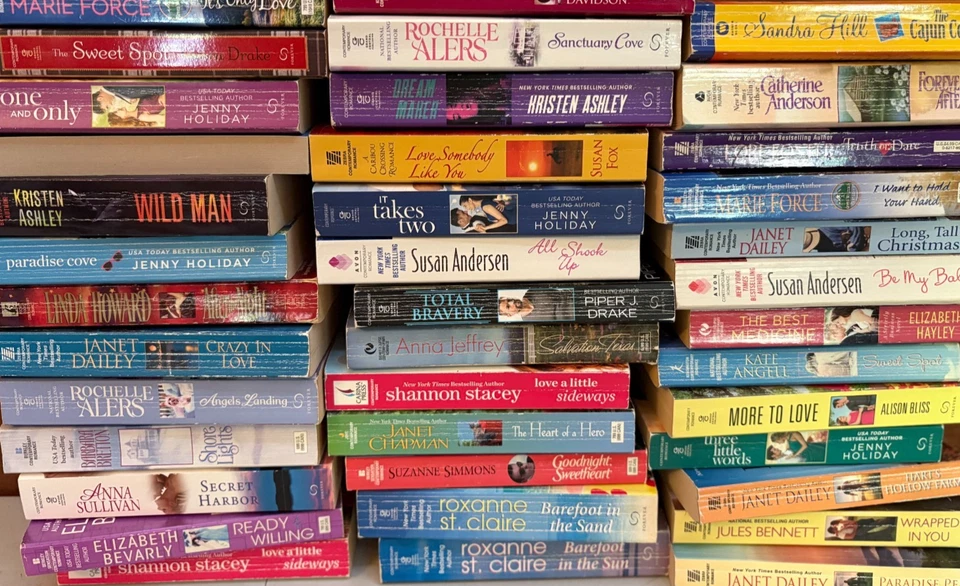 RANDOM Lot of 10 ROMANCE Paperback Books Popular Authors - *Buy More & Save* - Image 2 of 4