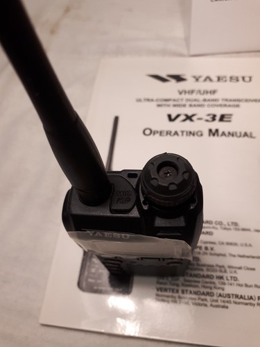 Yaesu VX-3E Compact FM Dual Band Transceiver and wide band RX 0.5 to 999MHz. - Zdjęcie 8 z 18