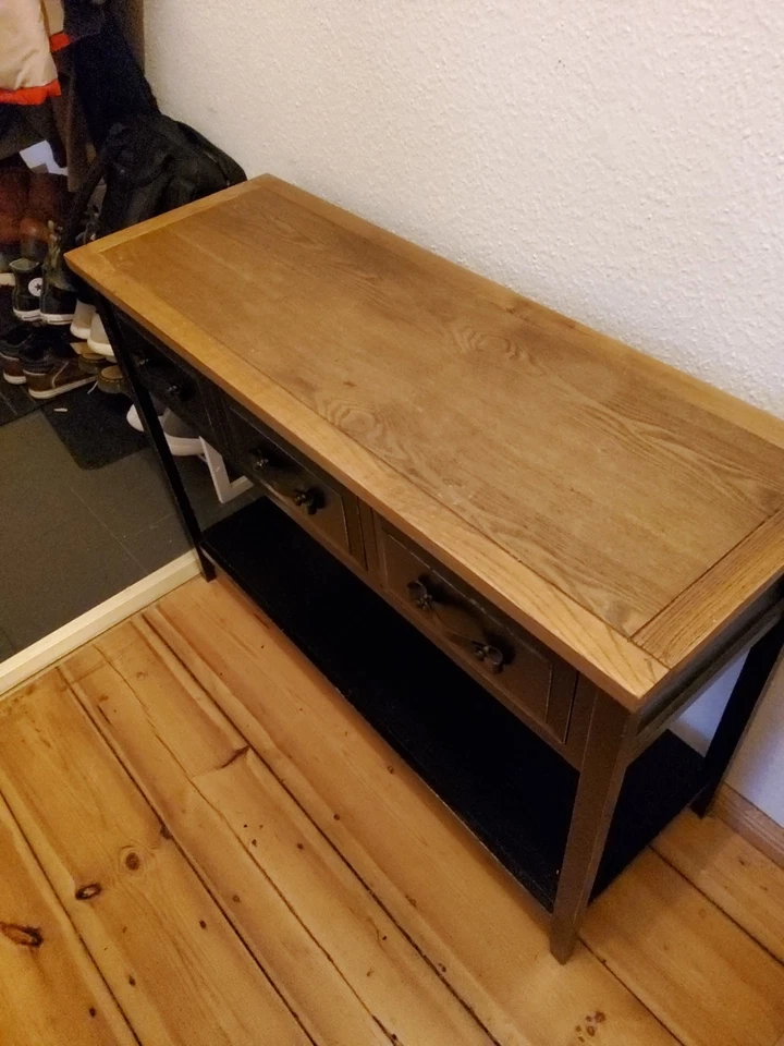 Komode mit Drei Schubladen In Schwarz Aus Holz Mit Metall Griffen