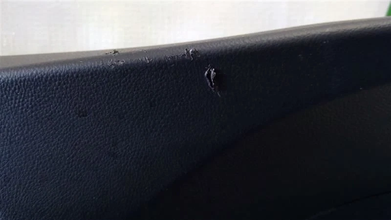 2018-2024 CHRYSLER PACIFICA FRONT LEFT DOOR TRIM PANEL 7HL424D2AA - Image 3 of 4