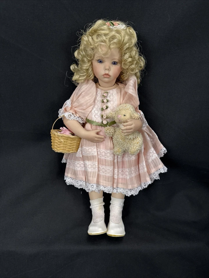 Reproducción artística de “Hilary” de Dianna Effner 13” porcelana/tela Foto 3 de 4