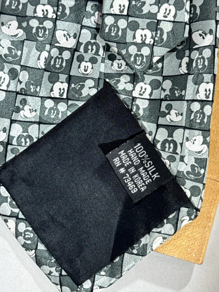 "Corbata Disney Mickey Mouse 100 % seda - hecha a mano Corea - 60"" x 3,5""" Foto 3 de 4