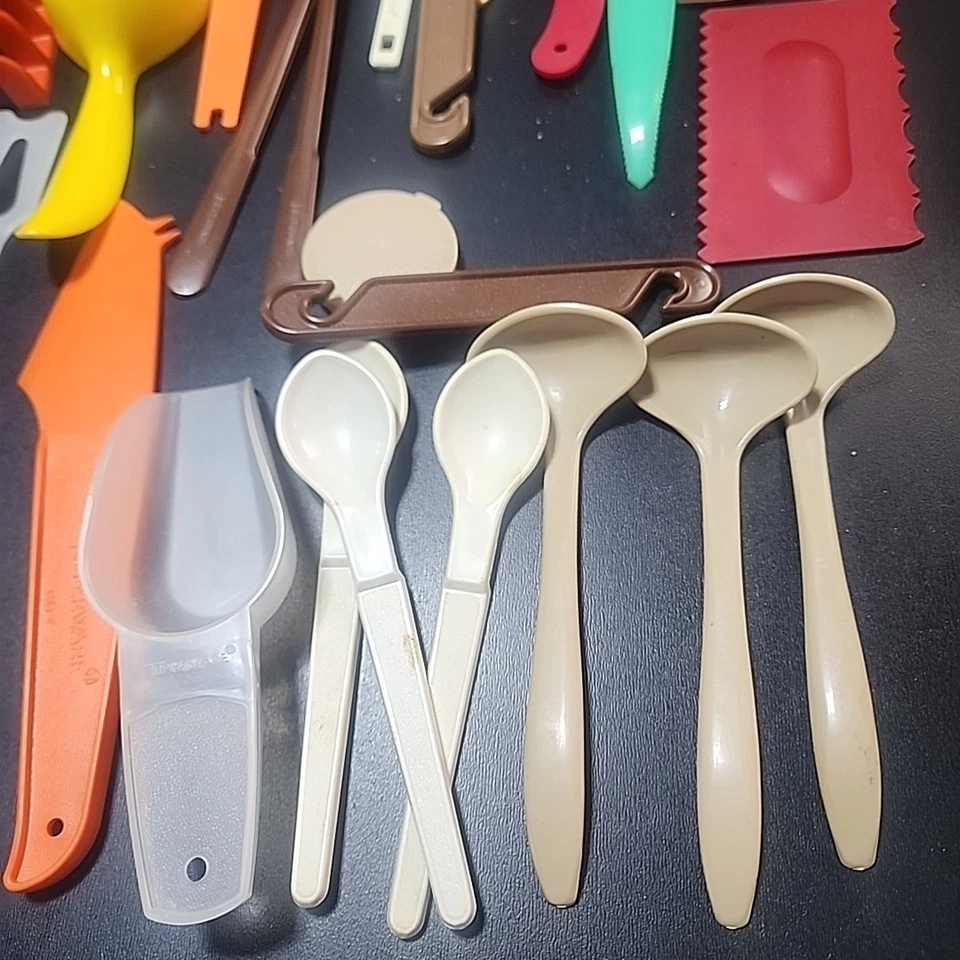 Mixed Lot of  Vintage Tupperware Kitchen Tool Gadgets Giveaways Hostess - Image 4 of 4